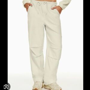 Aritzia TNA Cache Cargo pant.